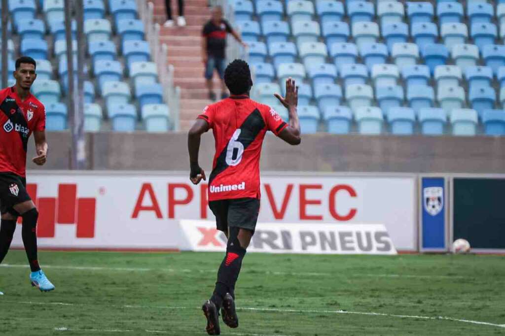 GOIANO: Atlético-GO vence Goiânia de virada e larga com vantagem na semi