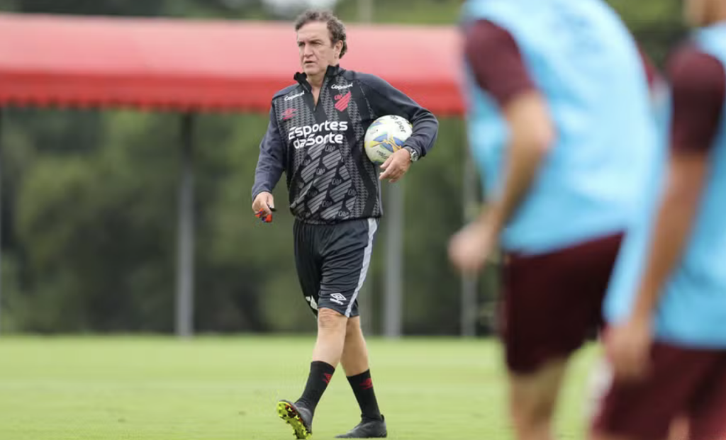 Cuca no Athletico-PR: torcedoras denunciam ameaças após criticar contratação do técnico