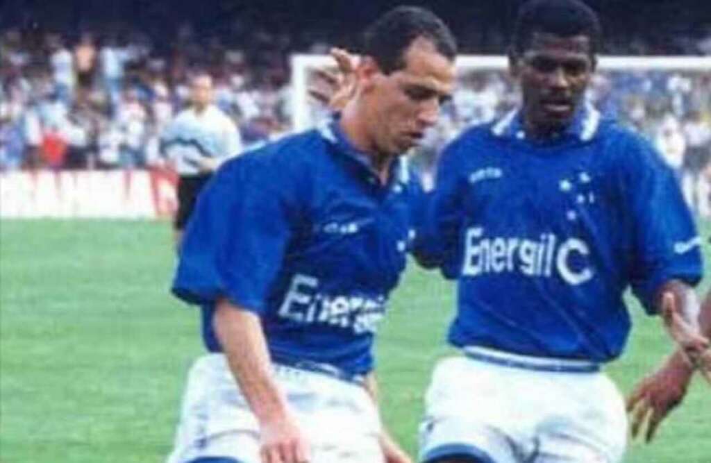 Celio Lucio atuou pelo Cruzeiro na decada de 90 Easy Resize.com
