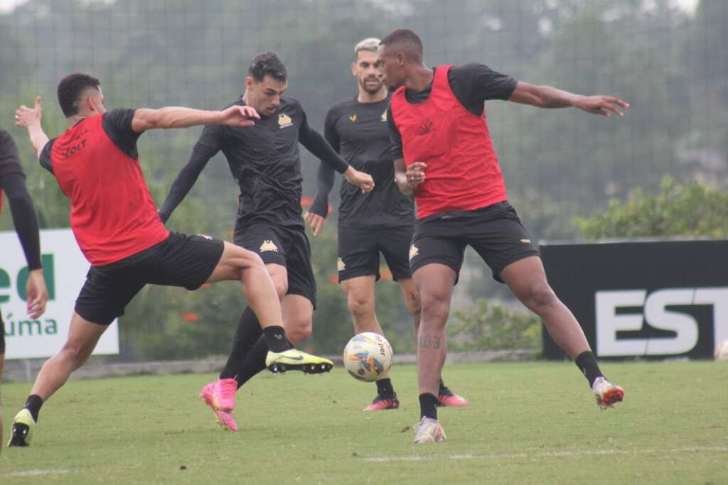 Lateral do Criciúma descarta favoritismo em semifinal do Catarinense: ‘Não tem jogo tranquilo’
