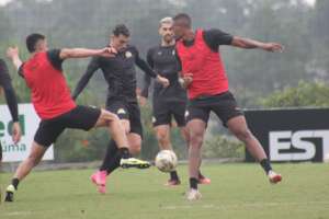 Lateral do Criciúma descarta favoritismo em semifinal do Catarinense: 'Não tem jogo tranquilo'