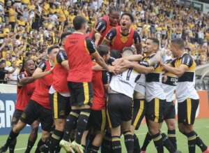 CATARINENSE: Criciúma passa pelo Barra nos pênaltis e avança à grande final