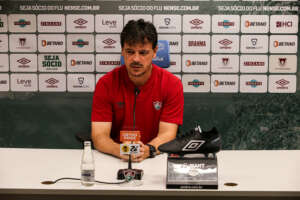 Carioca: Diniz se irrita com crítica após queda do Fluminense: 'Tudo falso tricolor'