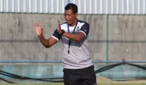 Capixaba: Treinador pede demissão de 'time de Richarlison', que anuncia substituto