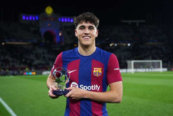 Espanha convoca zagueiro de 17 anos do Barcelona