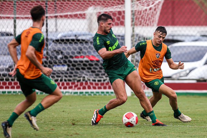 Carioca: Gabriel Pires volta aos treinos no Fluminense e fica à disposição para a semi