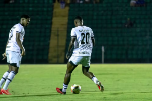 Figueirense confirma renovação de volante até o final da Série C