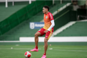 De saída do Guarani, Iago Teles tem negociações avançadas com time da Série C