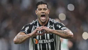 Hulk faz cursos para técnico, cutuca críticos e explica 'briga' com Scarpa no Atlético-MG