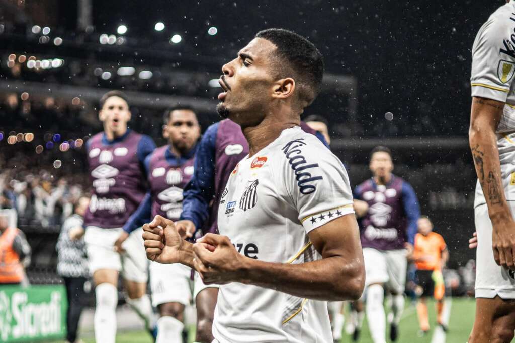 Paulistão: Em boa fase, zagueiro do Santos faz mais um gol de cabeça