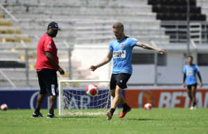 Martelo batido! Vitória paga R$ 3 milhões e Léo Naldi rescinde com a Ponte Preta