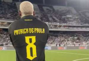 Patrick de Paula volta após 400 dias e se emociona no Botafogo