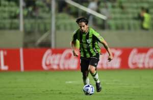 América-MG projeta reformulação para Série B e pode vender meias argentinos