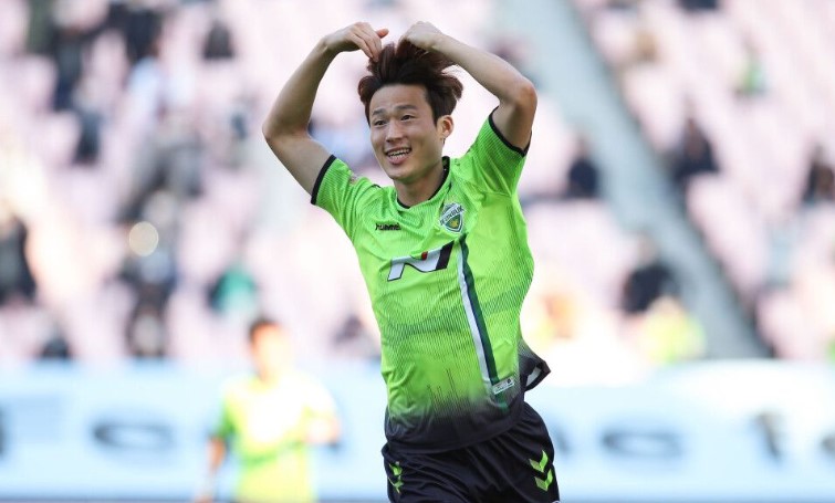 China liberta jogador de futebol da Coreia do Sul após quase um ano de prisão