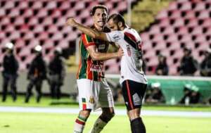 Sampaio Corrêa-MA 0 (5) x (3) 0 Ferroviário-CE - Felipe brilha e Bolívia avança nos pênaltis