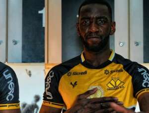 Criciúma oficializa atacante com experiência na Premier League como reforço para o Brasileirão