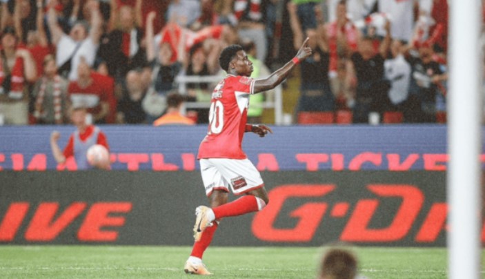 Jogador condenado por esfaquear primo e por tráfico de cocaína é detido em Dubai