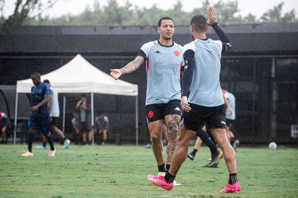 Brasileirão: Vasco goleia Olaria em jogo-treino e perde supervisor de futebol