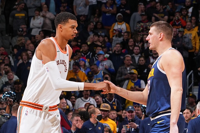 Nikola Jokic lidera o Denver Nuggets na vitória sobre os Spurs e retomada da liderança no Oeste