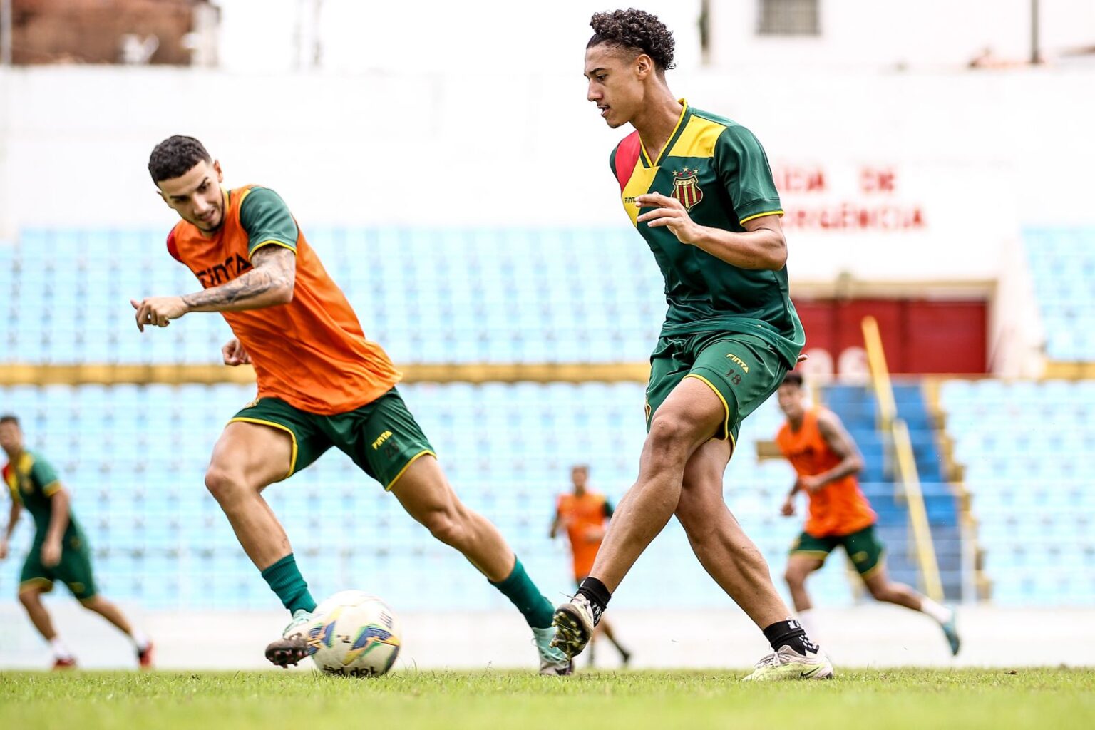 Maranhense: Sampaio Corrêa treina no Nhozinho Santos para o jogo contra o Tuntum