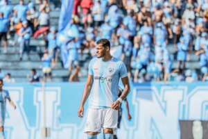 Paranaense: Zagueiro do Londrina comemora vitória sobre Athletico e destaca semana de trabalho