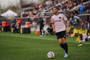 Baiano: Vitória acerta a contratação de meia que jogou com Messi e Suarez