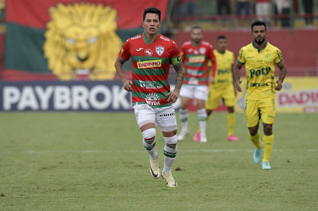 Catarinense: Chapecoense negocia com meia da Portuguesa