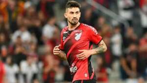 Gaúcho: Grêmio abre negociações por zagueiro ex-Corinthians.