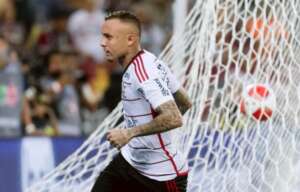 Fluminense 0 x 2 Flamengo - Mengão vence e fica perto da final do Campeonato Carioca