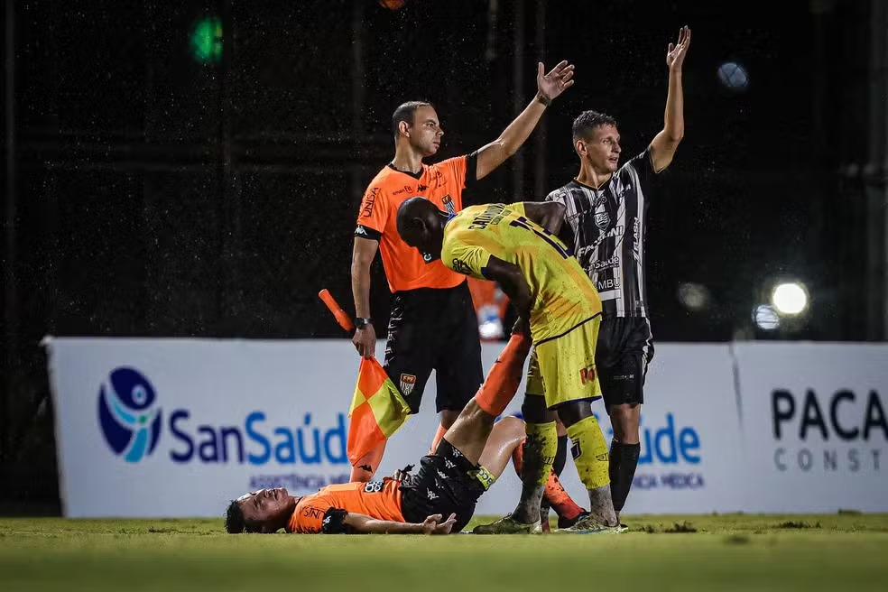 Paulista A3: Jogadores do Catanduva ameaçam árbitro em vestiário