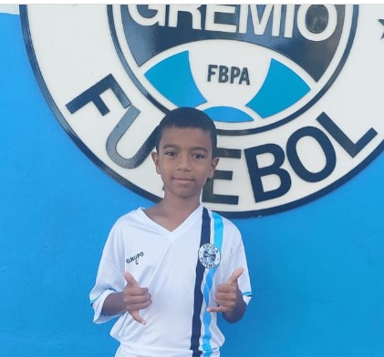 Garoto Pablo da Escolinha Flu Porto é aprovado em testes no Grêmio