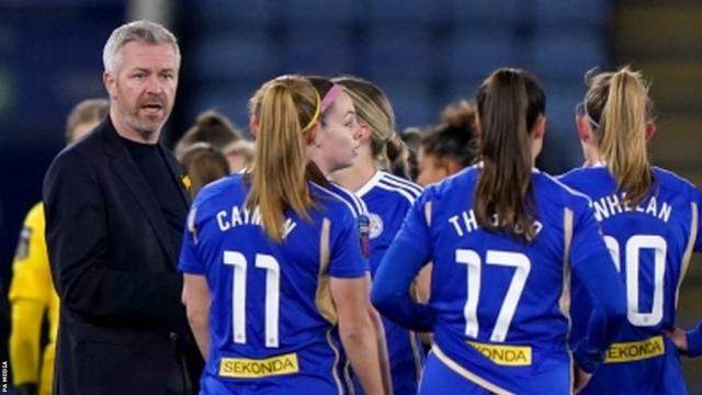 Inglês: Leicester City demite técnico do time feminino que teria namorado com jogadora