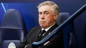 Espanhol: 'Nunca vi antes um jogador tão perseguido como Vini Júnior', declara Carlo Ancelotti