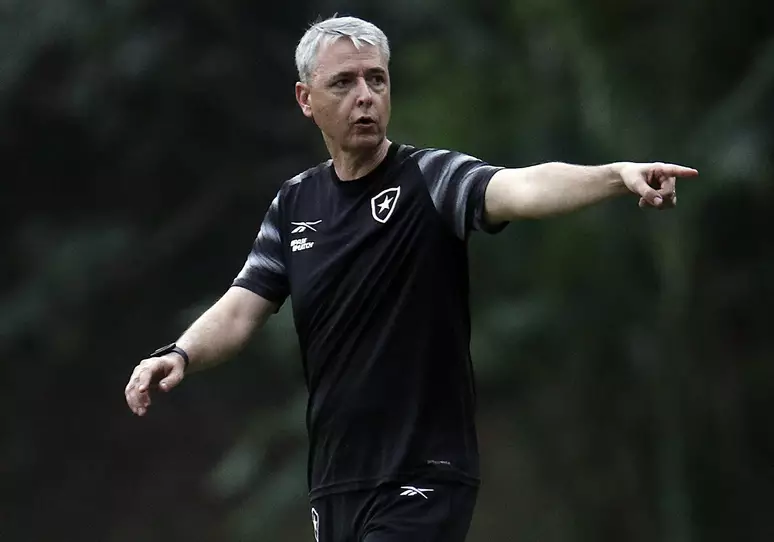 Após deixar Botafogo-RJ, Tiago Nunes vai dirigir clube do Chile