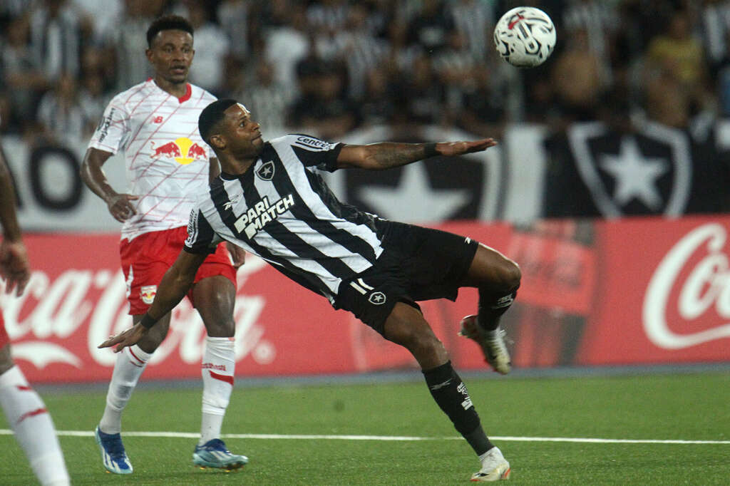 LIBERTADORES: Botafogo sai na frente do Red Bull e Colo-Colo fica no empate