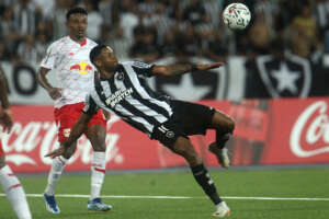 LIBERTADORES: Botafogo sai na frente do Red Bull e Colo-Colo fica no empate