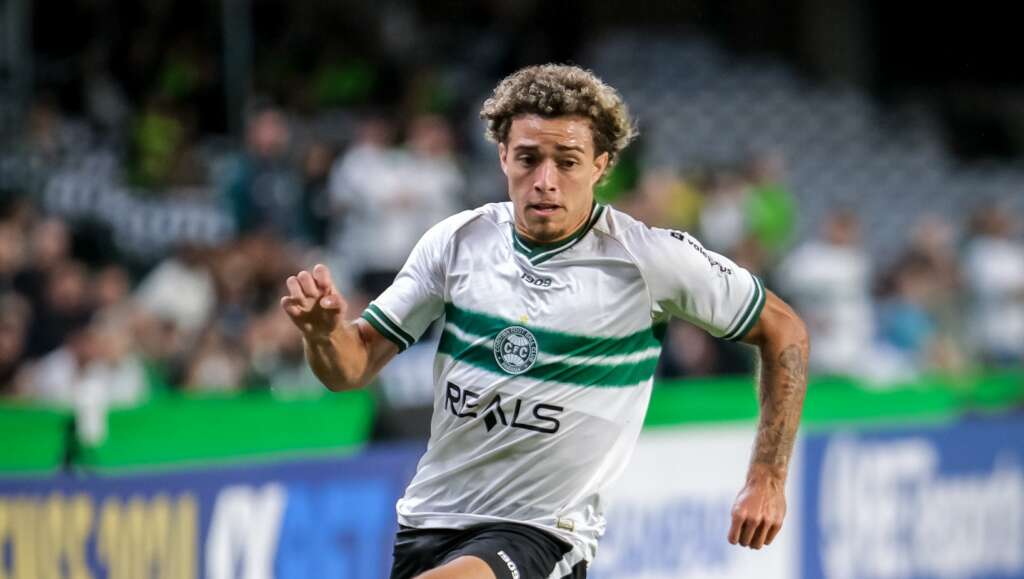 PARANAENSE: Maringá segura Coritiba e é o primeiro finalista