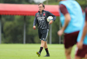 PARANAENSE: Cuca estreia na 