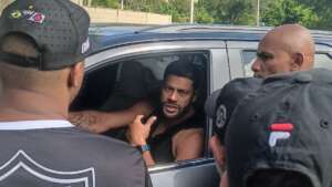 Torcedores do Atlético-MG protestam, param Hulk para conversar e cobram 'humildade' de Felipão
