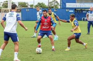 Catarinense: Meia consegue efeito suspensivo e reforça o Avaí