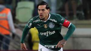 Gómez diz estar com 'fome' por título do Palmeiras e trata Santos como 'rival histórico'