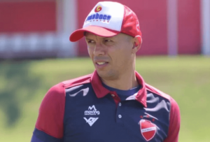 Goiano: Higo Magalhães deixa o comando do Vila Nova após derrota nas quartas