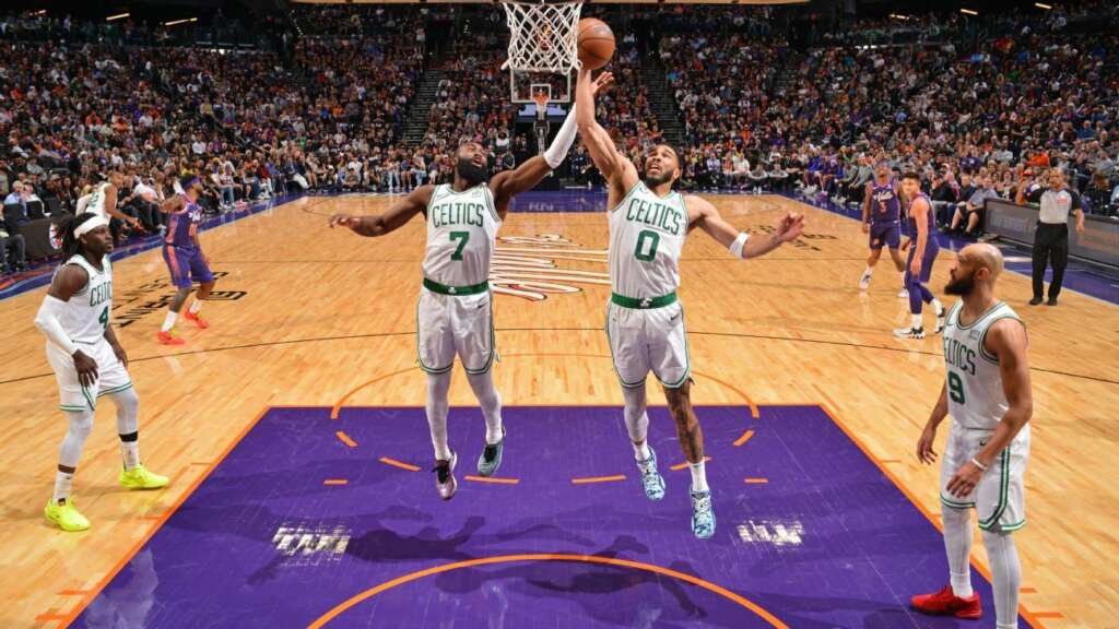 Boston Celtics vence Phoenix Suns e é o primeiro time classificado aos playoffs da NBA