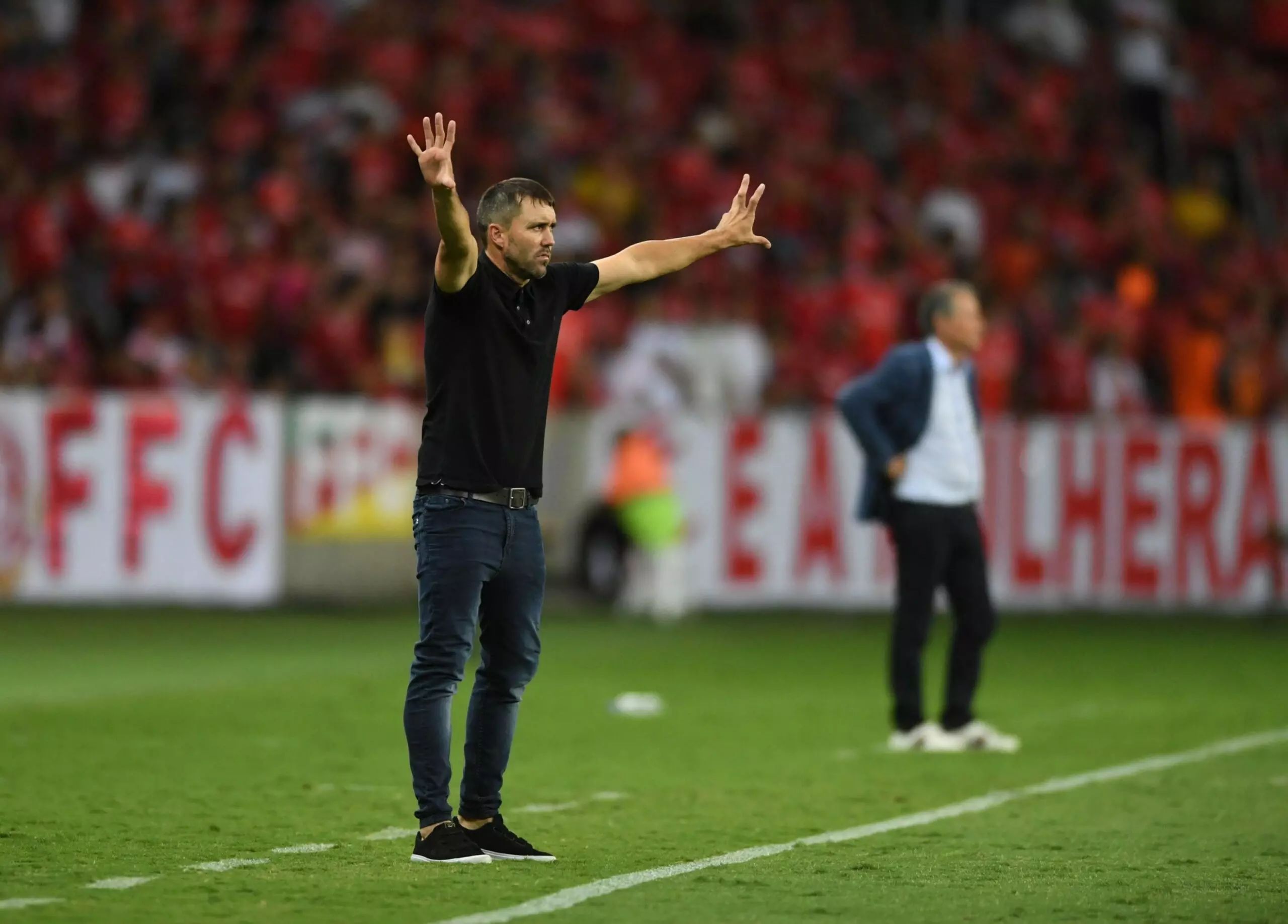 Coudet diz que Inter não está no nível de Flamengo e Palmeiras: ‘Mas temos que brigar’