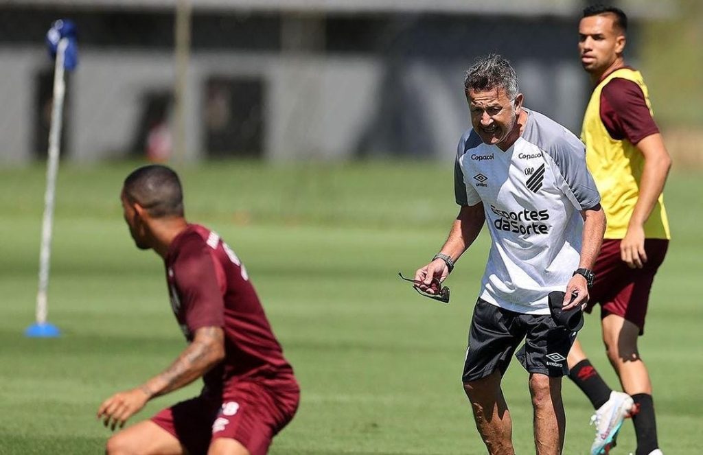 Paranaense: Na primeira derrota, Athletico-PR demite técnico Juan Carlos Osório