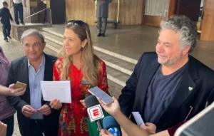 Leila e Casares discutem crise entre Palmeiras e São Paulo na sede da FPF