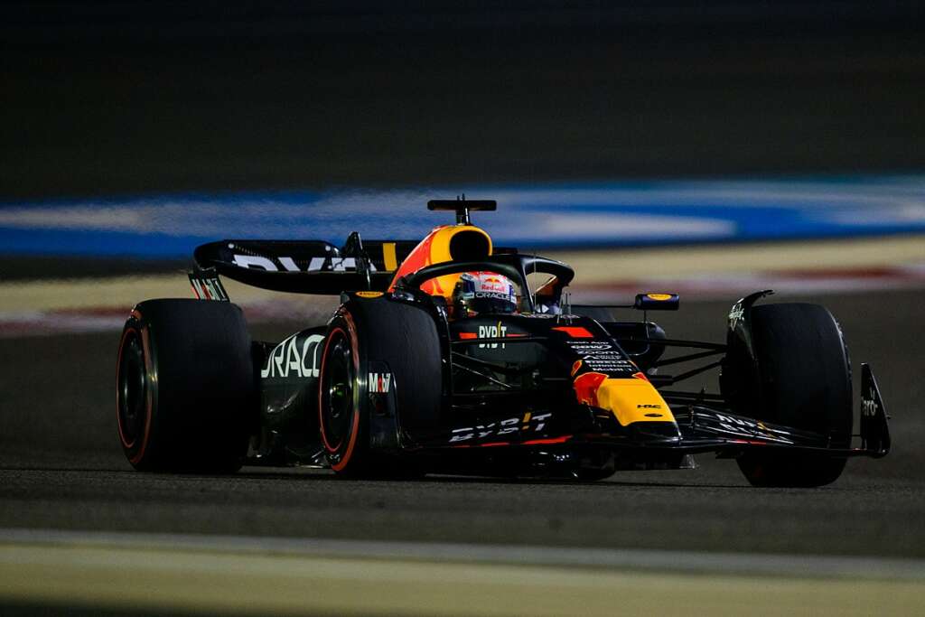 Verstappen fatura pole no GP do Bahrein e iguala Prost após ‘esconder o jogo’