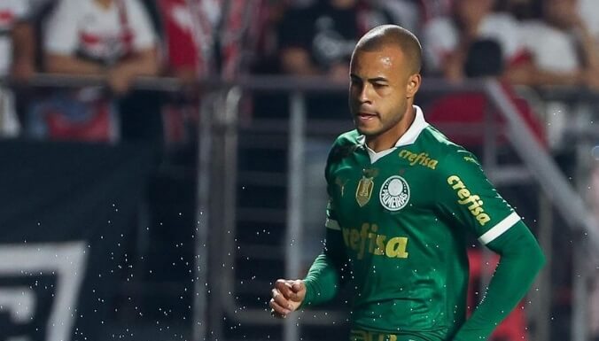 Lateral do Palmeiras retorna de lesão antecipadamente Mayke