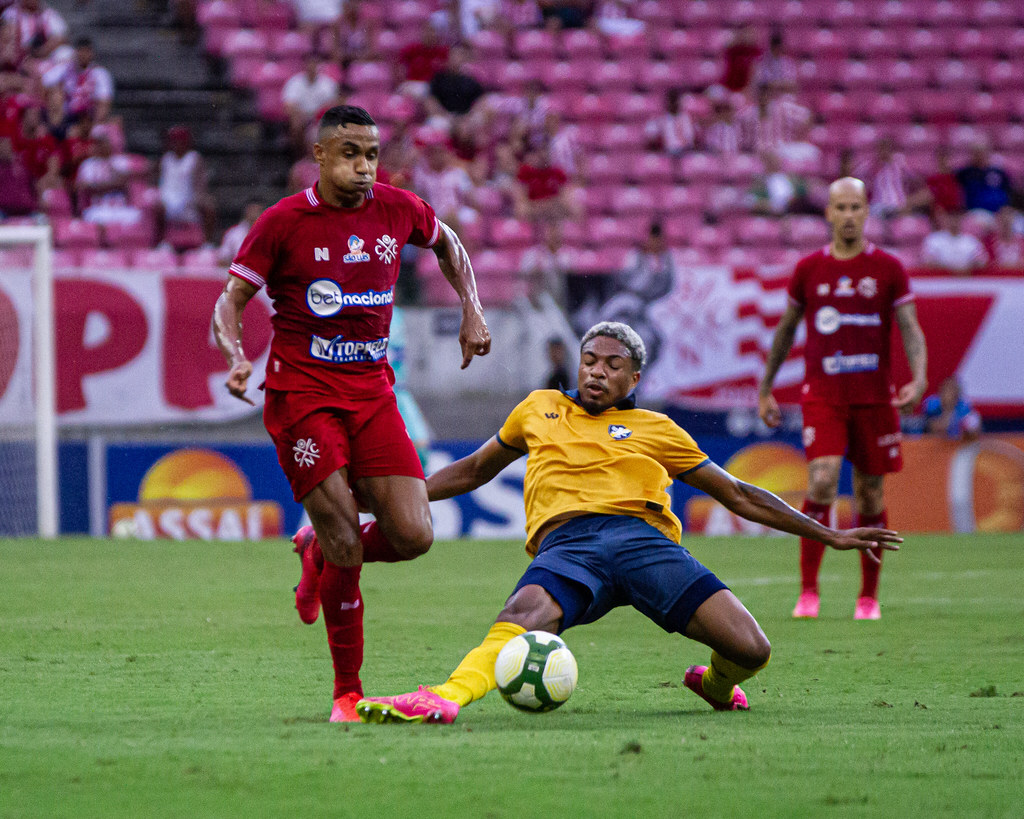 Náutico reencontra Retrô na semifinal do Pernambucano