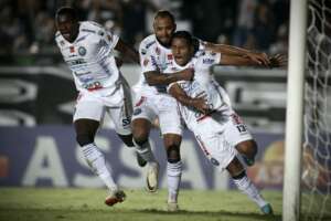 PARANAENSE: Operário vence jogo com discussão entre treinadores e acusação de racismo